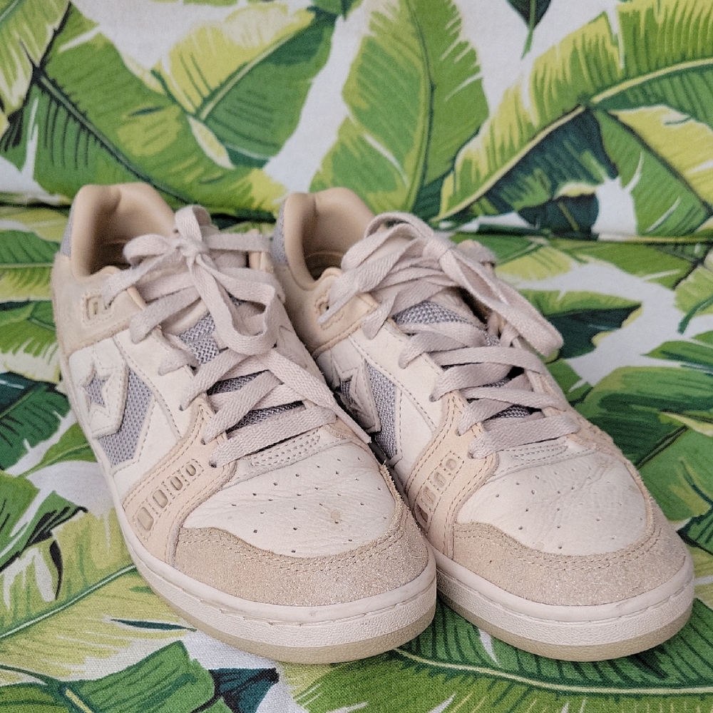 Converse Low-Top Sneakers in Beige and Sand